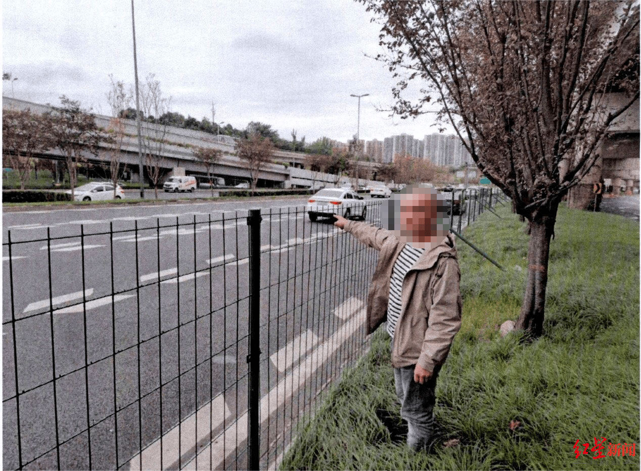 成都三环主路惊现小轿车跨过隔离带掉头<strong></p>
<p>虚拟币推广广告位</strong>，原来是司机酒驾走错路……