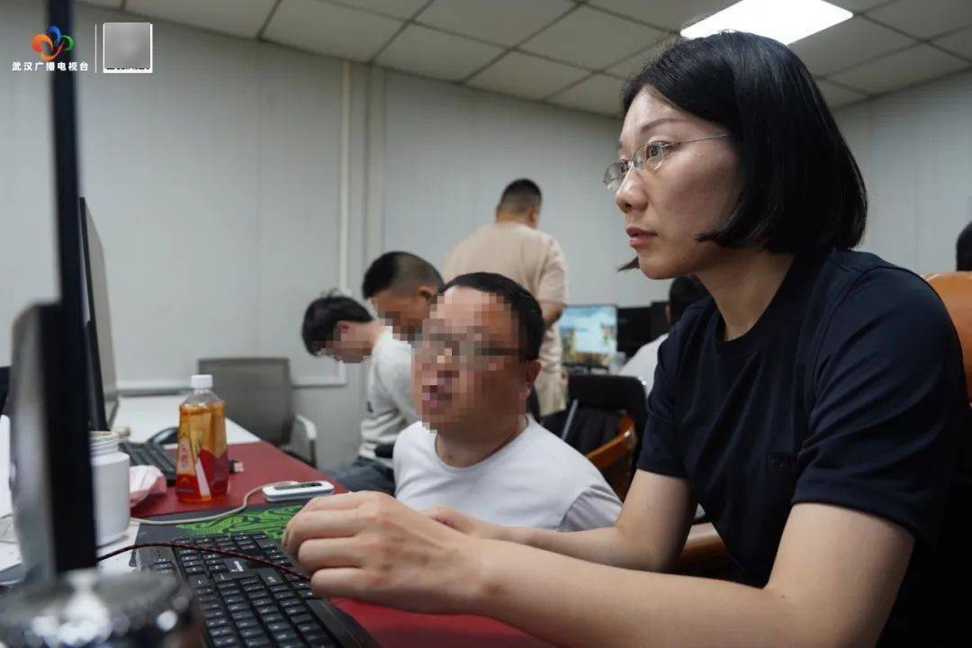 雷霆出击<strong></p>
<p>原油交易规则</strong>！武汉警方一举抓获32名“白富美”
