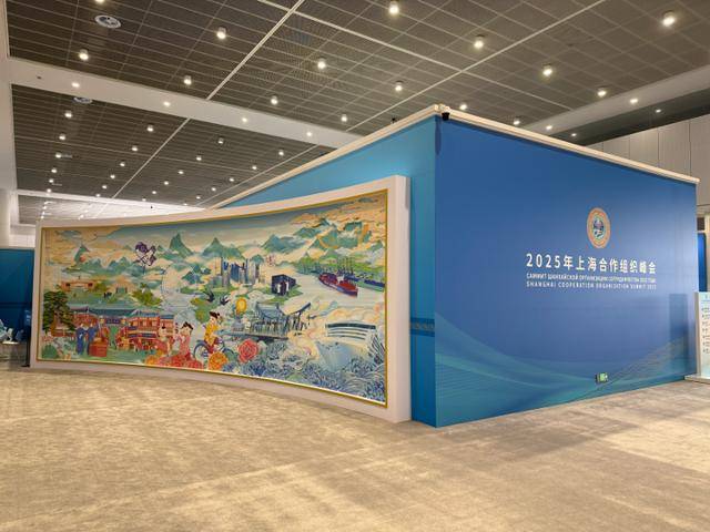 上合天津峰会22米巨幅壁画火出圈<strong></p>
<p>上期原油</strong>，这些中外元素你认出几个？