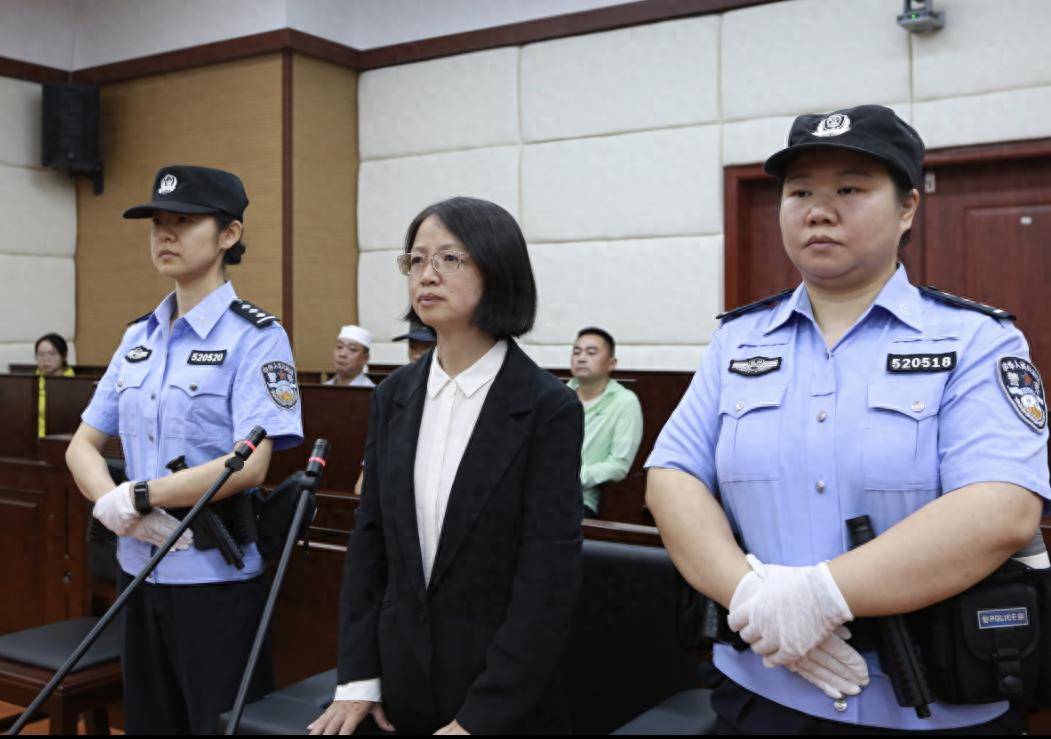 女厅官当场认罪！对省委原书记妻子唯命是从<strong></p>
<p>美国原油交易时间</strong>，花850万装修别墅