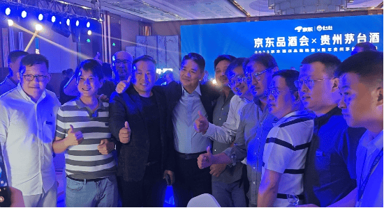 刚刚<strong></p>
<p>美国原油交易时间</strong>，刘强东敬了15桌酒：喊话王兴，透露酒旅新动向