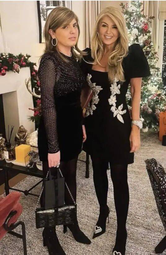 希腊航运巨头28岁女继承人在家中死亡<strong></p>
<p>黄金原油早评</strong>，疑被虫类叮咬后发病，涉事医院承认犯下严重错误