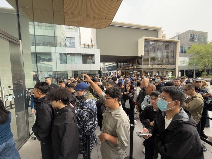 iPhone 17正式开售<strong></p>
<p>美原油开盘时间</strong>，橙色Pro Max黄牛最高加价1500元