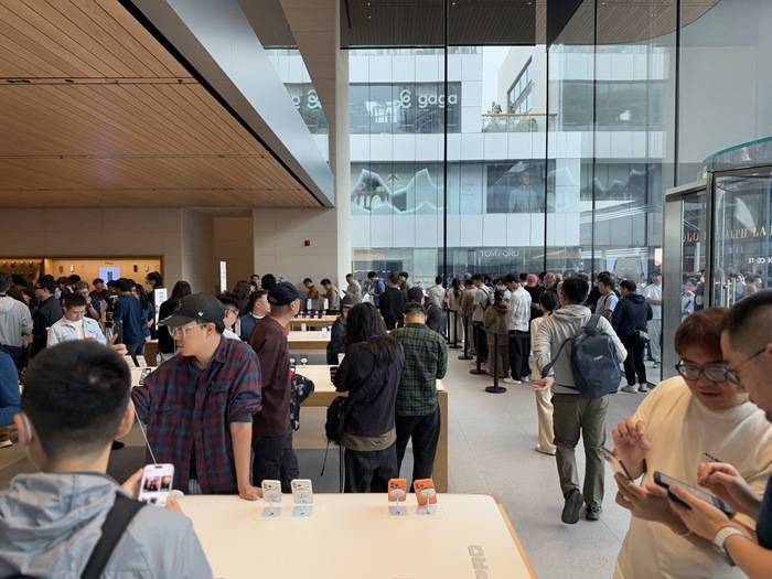 iPhone 17正式开售<strong></p>
<p>美原油开盘时间</strong>，橙色Pro Max黄牛最高加价1500元
