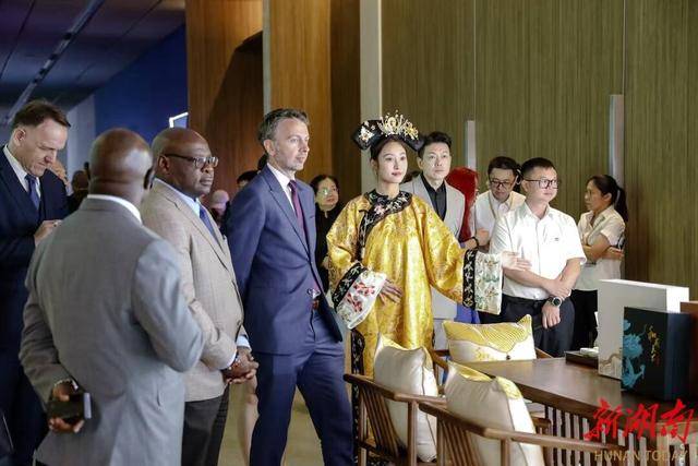 数字之光点亮海丝文明传承路<strong></p>
<p>美盘外盘原油</strong>，和成天下助力海丝数字艺术公益展