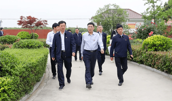 鹤壁市委常委、常务副市长林鸿嘉落马<strong></p>
<p>美盘外盘原油</strong>，一个月前被罢免