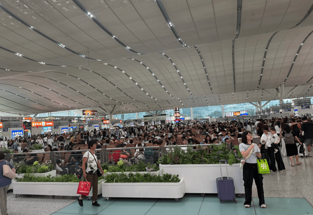 “不亚于春节回家”！凌晨5点<strong></p>
<p>融原油</strong>，深圳有人已经堵在路上……