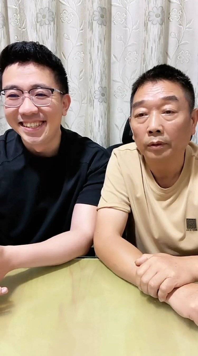 章莹颖男友国庆探望章父并协助直播<strong></p>
<p>切原油</strong>，网友劝其早点结婚，本人回应