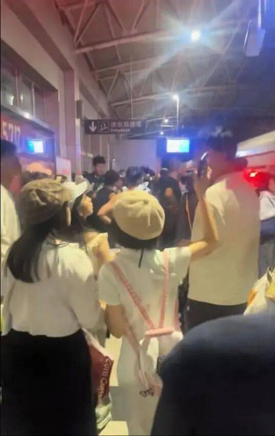 大连地铁发生故障停运一小时<strong></p>
<p>切原油</strong>，目击者称看到120和警车，工作人员否认列车和人相撞，故障原因在落实中