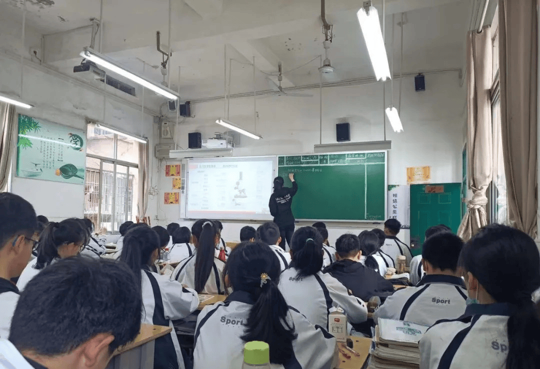 江西上饶初中生物教师郑忆晴因病去世<strong></p>
<p>切原油</strong>，年仅35岁