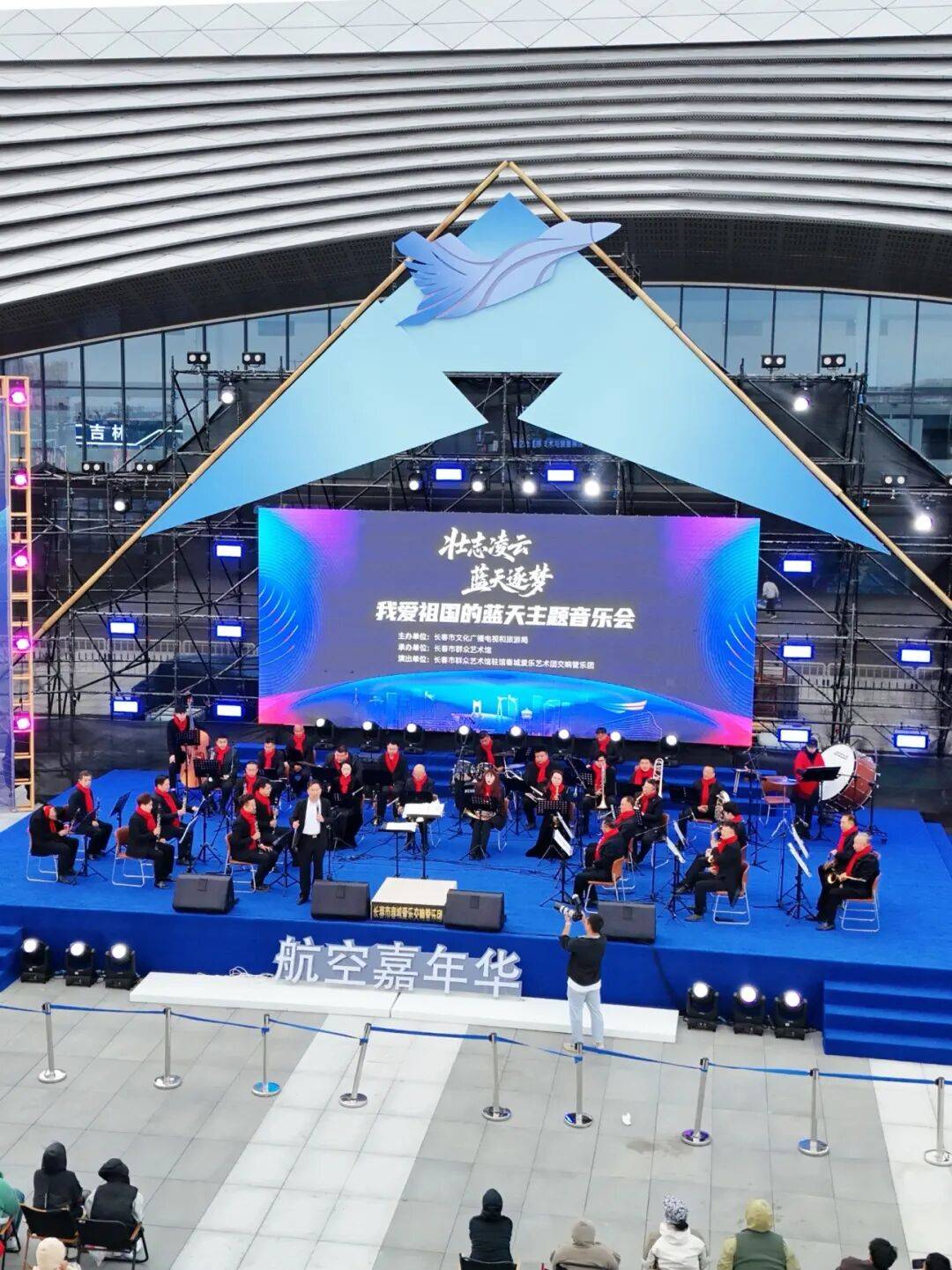DNA彻底动了！全场跟唱<strong></p>
<p>石油原油图片</strong>，这氛围太顶了！