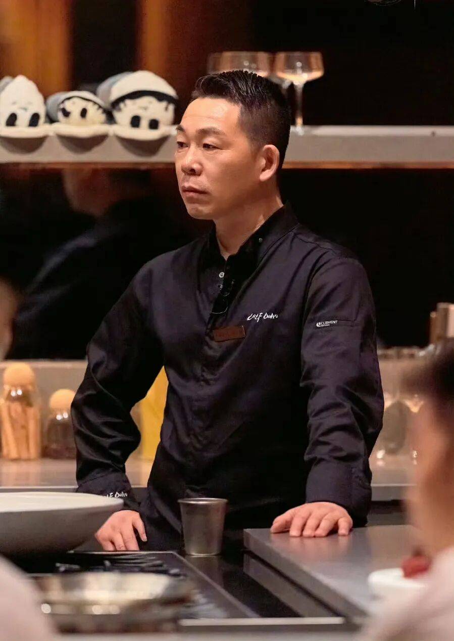精致餐饮<strong></p>
<p>石油原油图片</strong>，以饭封神 | 商业头条No.94