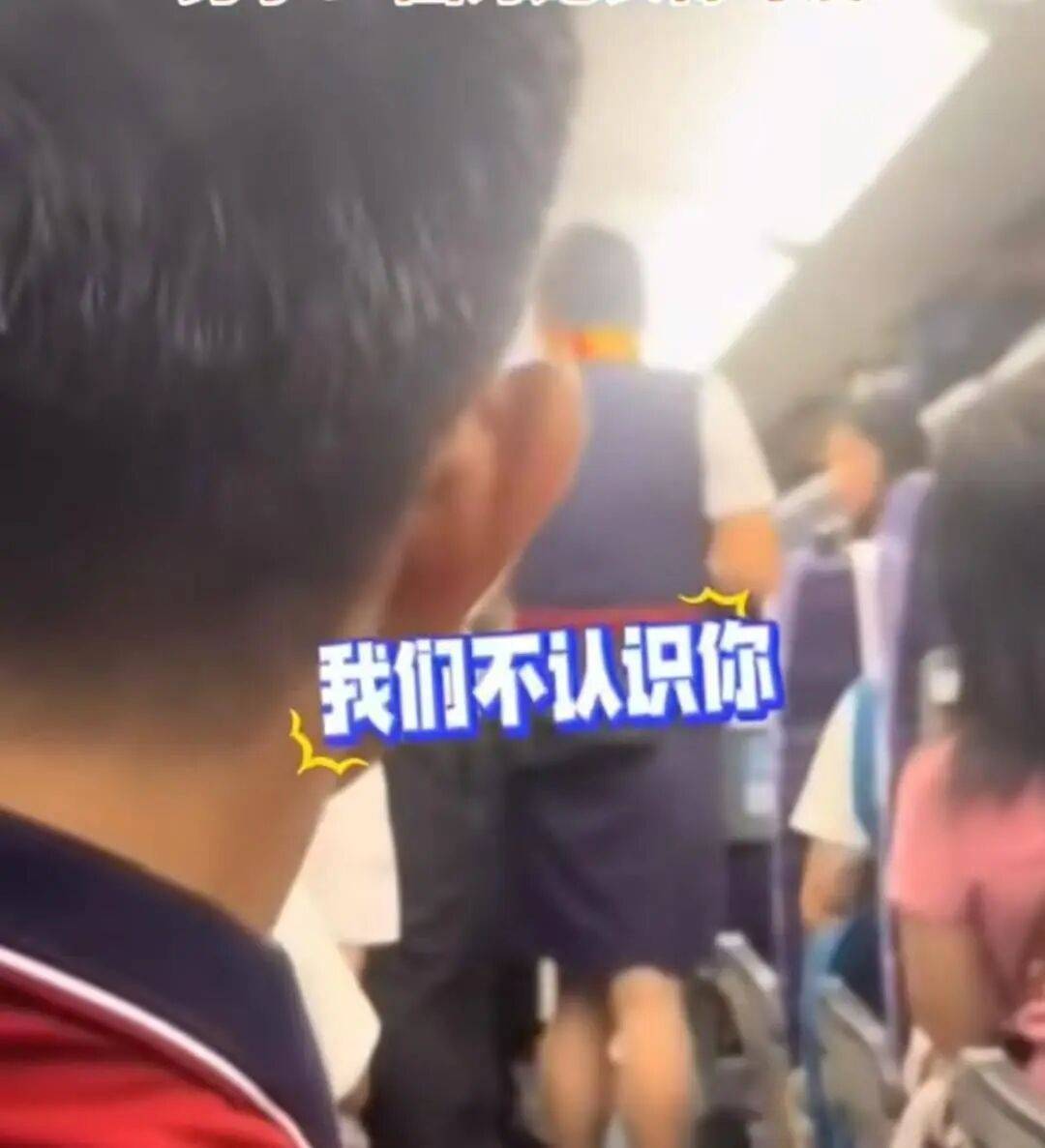男子高铁上对邻座7岁女孩又亲又抱<strong></p>
<p>今日原油价格走势</strong>，警方通报：余某某（男，34岁）涉嫌猥亵儿童被刑拘