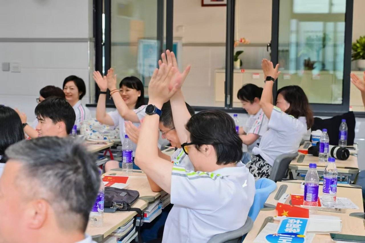 那个让老师骄傲的“调皮”班级！30年同学聚会<strong></p>
<p>原油令</strong>，还伴有一封来自贵州的感谢信