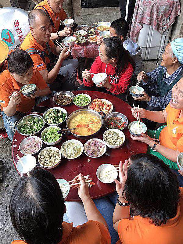 那个让老师骄傲的“调皮”班级！30年同学聚会<strong></p>
<p>原油令</strong>，还伴有一封来自贵州的感谢信