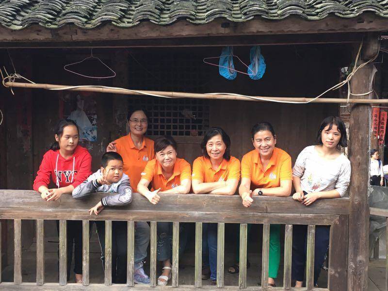 那个让老师骄傲的“调皮”班级！30年同学聚会<strong></p>
<p>原油令</strong>，还伴有一封来自贵州的感谢信