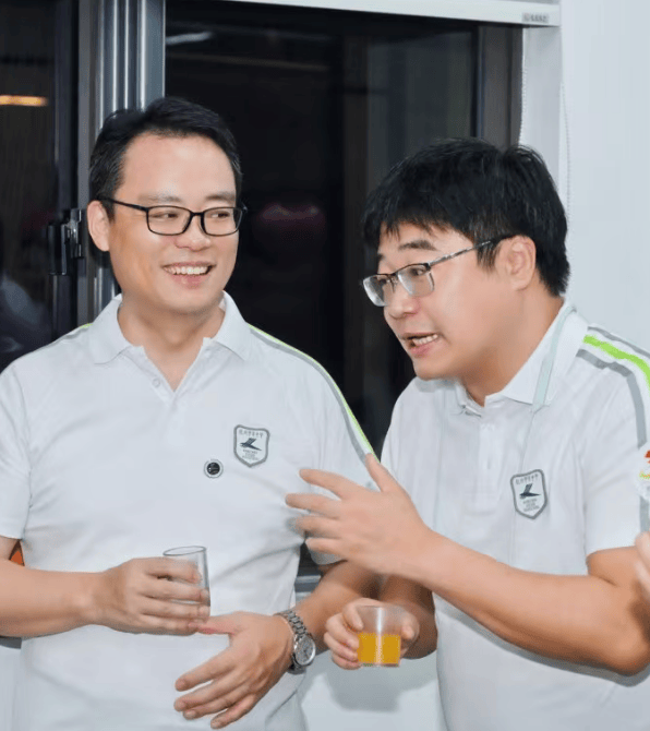 那个让老师骄傲的“调皮”班级！30年同学聚会<strong></p>
<p>原油令</strong>，还伴有一封来自贵州的感谢信
