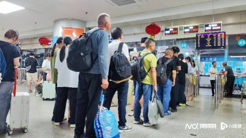 广州客运模式悄然转型：地铁口上车<strong></p>
<p>国家原油</strong>，“客运站+停靠点”结合