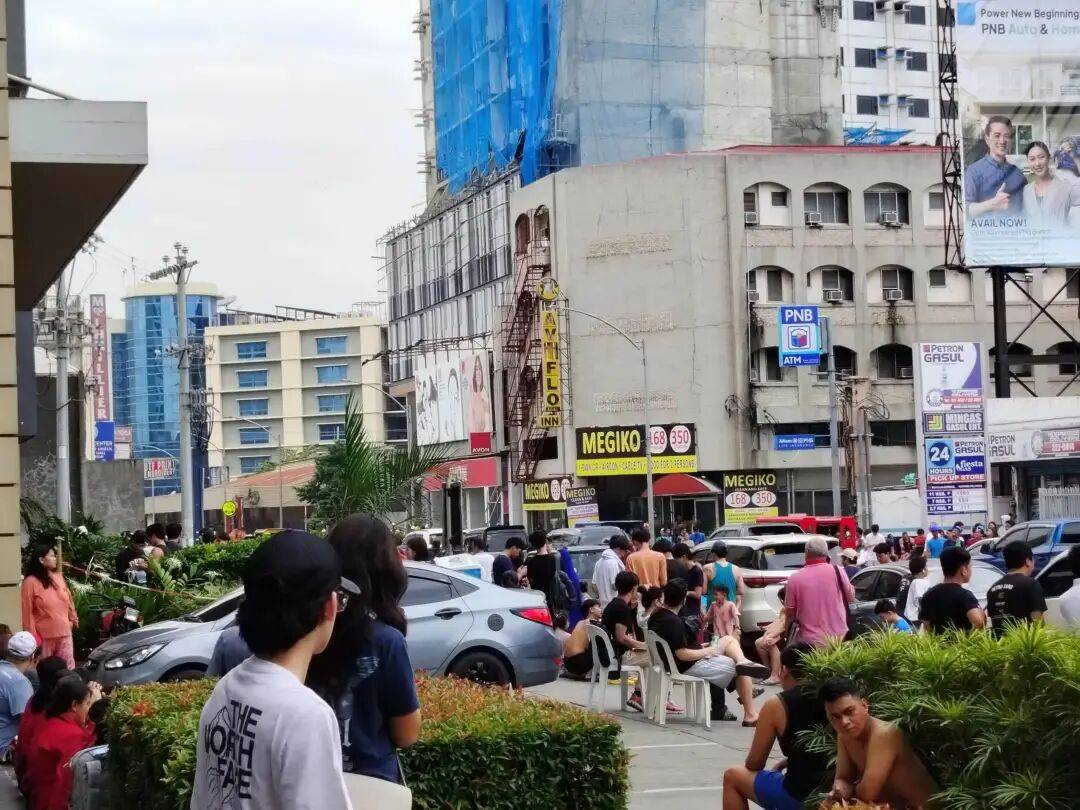 在菲华人亲历7.6级强震：震感强烈<strong></p>
<p>原油户</strong>，有女生被吓哭｜鱼眼·热点
