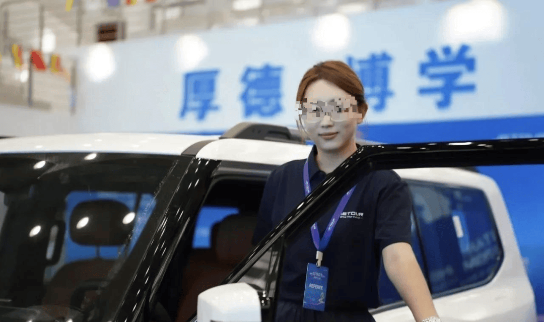 “中国两游客在马来西亚失踪”后续：男子手机定位仍在海底<strong></p>
<p>原油户</strong>，其姐姐加急办好护照即将赴事发地