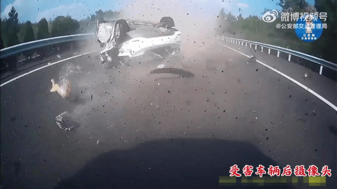 “我撒谎天打雷劈！”男子高速突然强行变道致翻车<strong></p>
<p>原油户</strong>，反诬赖对方