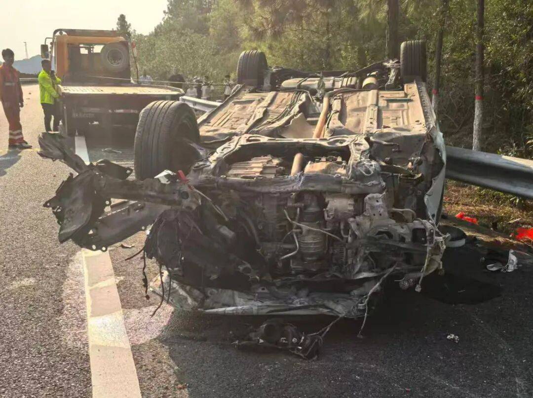 “我撒谎天打雷劈！”男子高速突然强行变道致翻车<strong></p>
<p>原油户</strong>，反诬赖对方