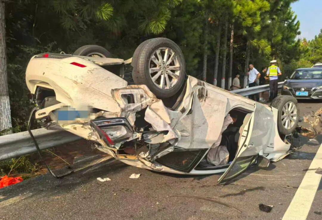 “我撒谎天打雷劈！”男子高速突然强行变道致翻车<strong></p>
<p>原油户</strong>，反诬赖对方