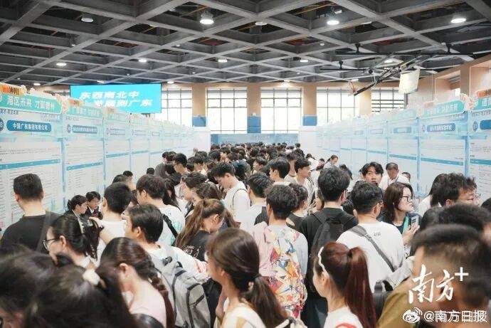 多地考编打破35岁门槛<strong></p>
<p>原油户</strong>，本科放宽至38周岁及以下