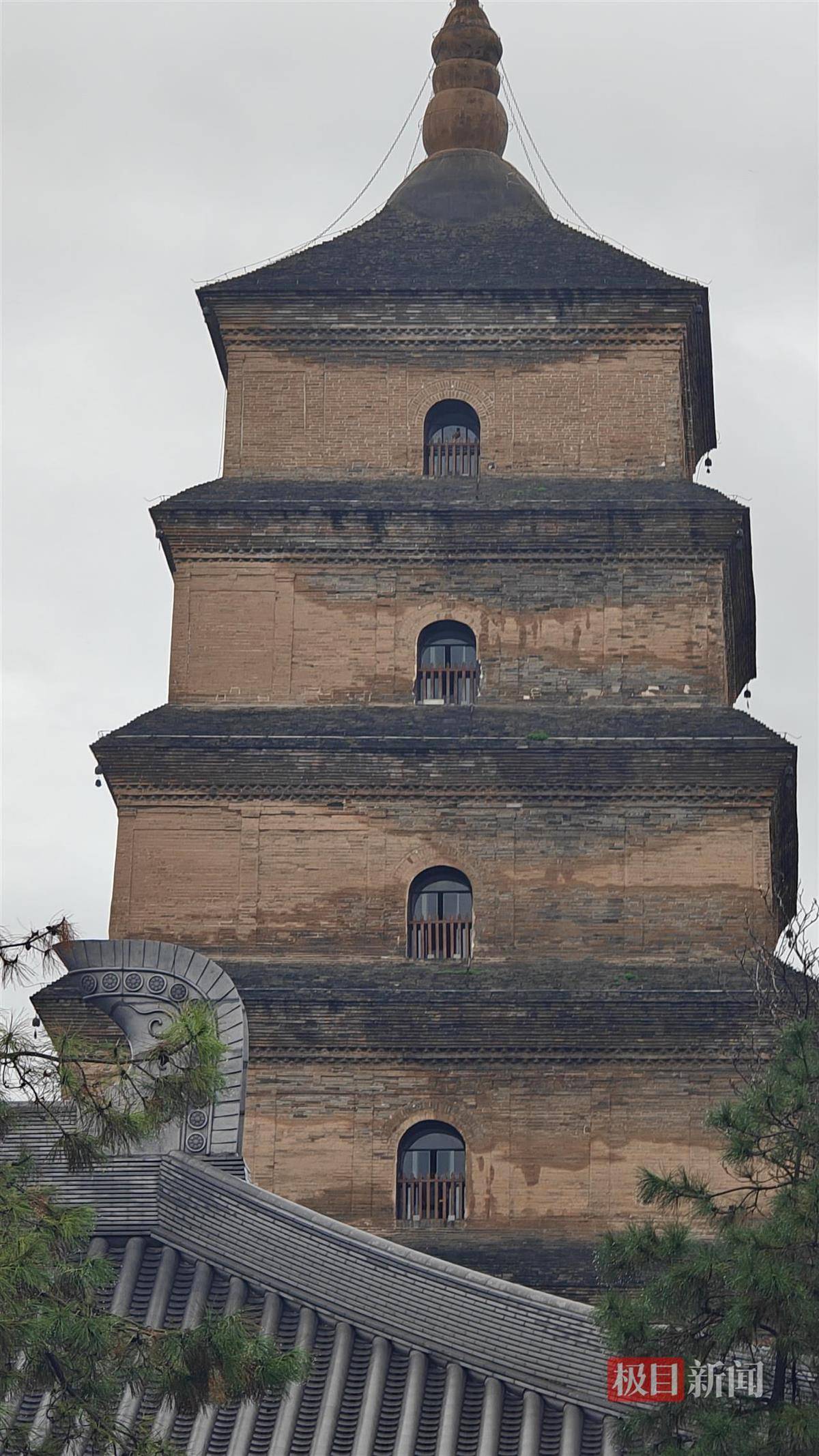 西安连续一个多月降雨遍地长蘑菇<strong></p>
<p>点差原油</strong>，大雁塔受潮，城墙布满青苔，气象局解释成因