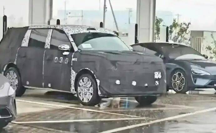 疑似小米YU9新疆试车<strong></p>
<p>点差原油</strong>，多张路测谍照曝光