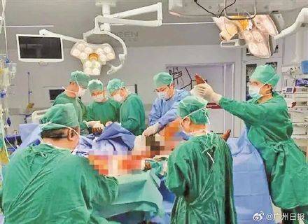 爆燃<strong></p>
<p>现货原油走势</strong>！深圳一男子电动自行车充电30秒全身烧伤90%