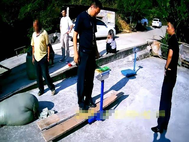 100斤玉米上秤秒变60斤？贵州一村民遭“鬼秤”骗粮！民警出手<strong></p>
<p>原油今日走势</strong>，5人被拘