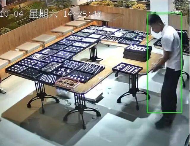 苏州一20岁店员不小心摔碎一盒玉镯损失百万<strong></p>
<p>原油今日走势</strong>，老板未要赔偿安慰小伙别有压力