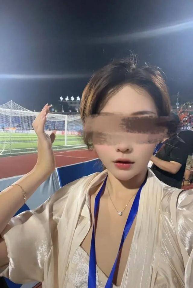 湖南一女主播被伪装的包裹炸伤<strong></p>
<p>原油今日走势</strong>，永州公安：正在核实具体情况