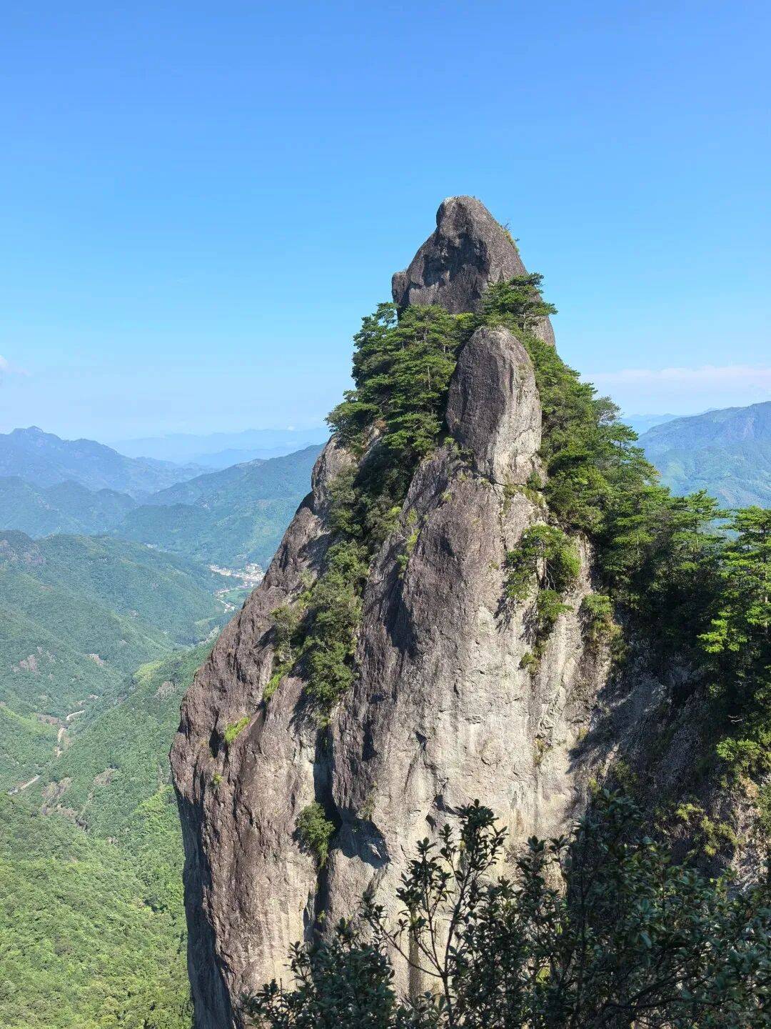 为什么年轻人迷上了爬山？ | 秋高气爽<strong></p>
<p>美原油06</strong>，是时候出发了→