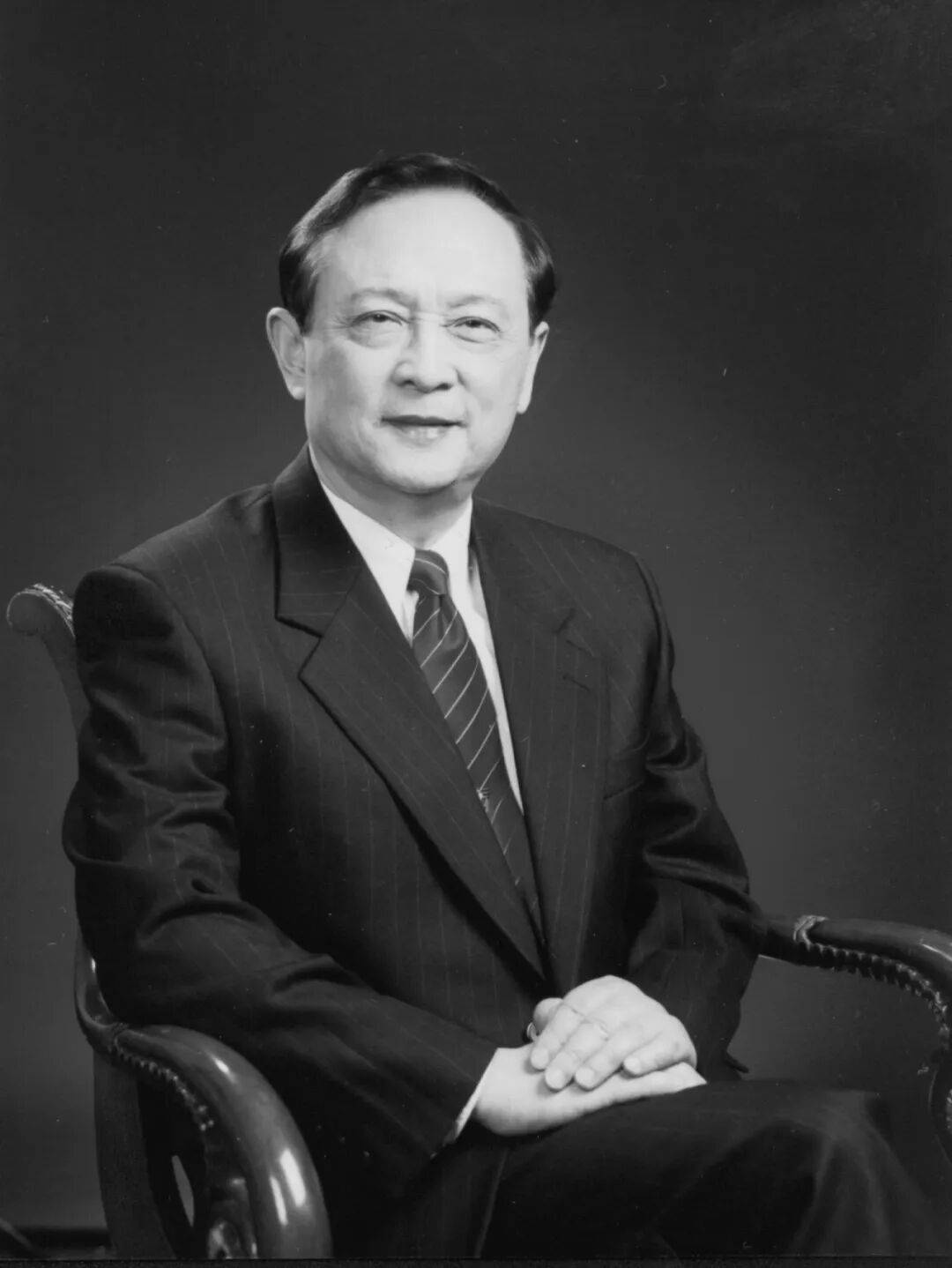 重大损失<strong></p>
<p>美原油现货</strong>！周国治先生在美去世