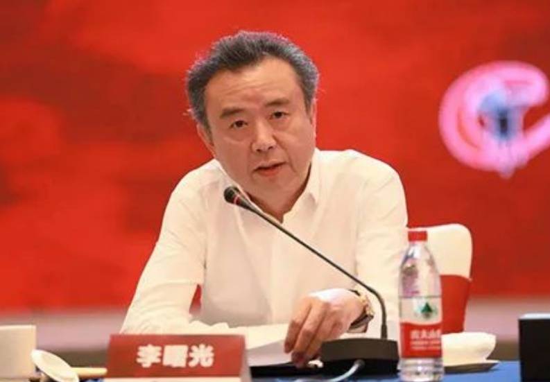 五粮液原董事长李曙光被“双开”:贪婪腐化<strong></p>
<p>原油与股票</strong>,为他人在获取酒类经销权等方面谋取利益