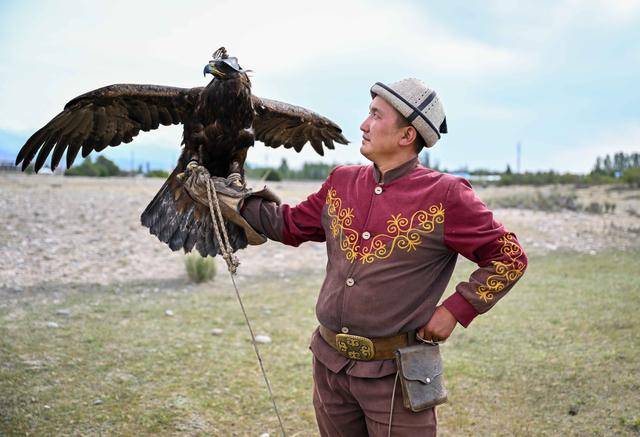 青年说 | 到中亚<strong></p>
<p>中原油田房产</strong>，奔赴一场激动人心的“探秘”