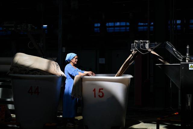 青年说 | 到中亚<strong></p>
<p>中原油田房产</strong>，奔赴一场激动人心的“探秘”