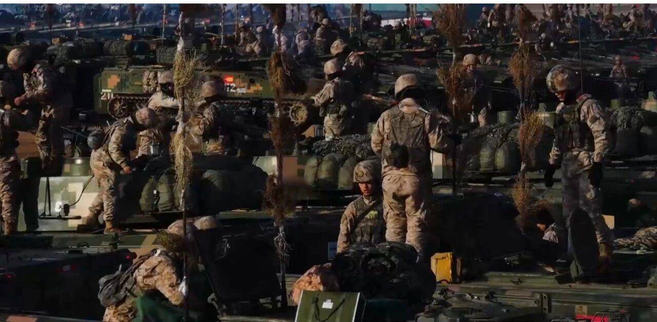 大场面！机器狗、无人机开路<strong></p>
<p>上海证券</strong>，实兵对抗演练画面公布