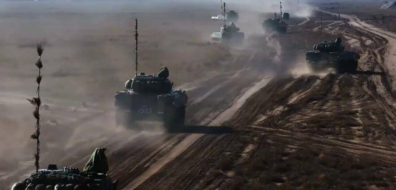 大场面！机器狗、无人机开路<strong></p>
<p>上海证券</strong>，实兵对抗演练画面公布