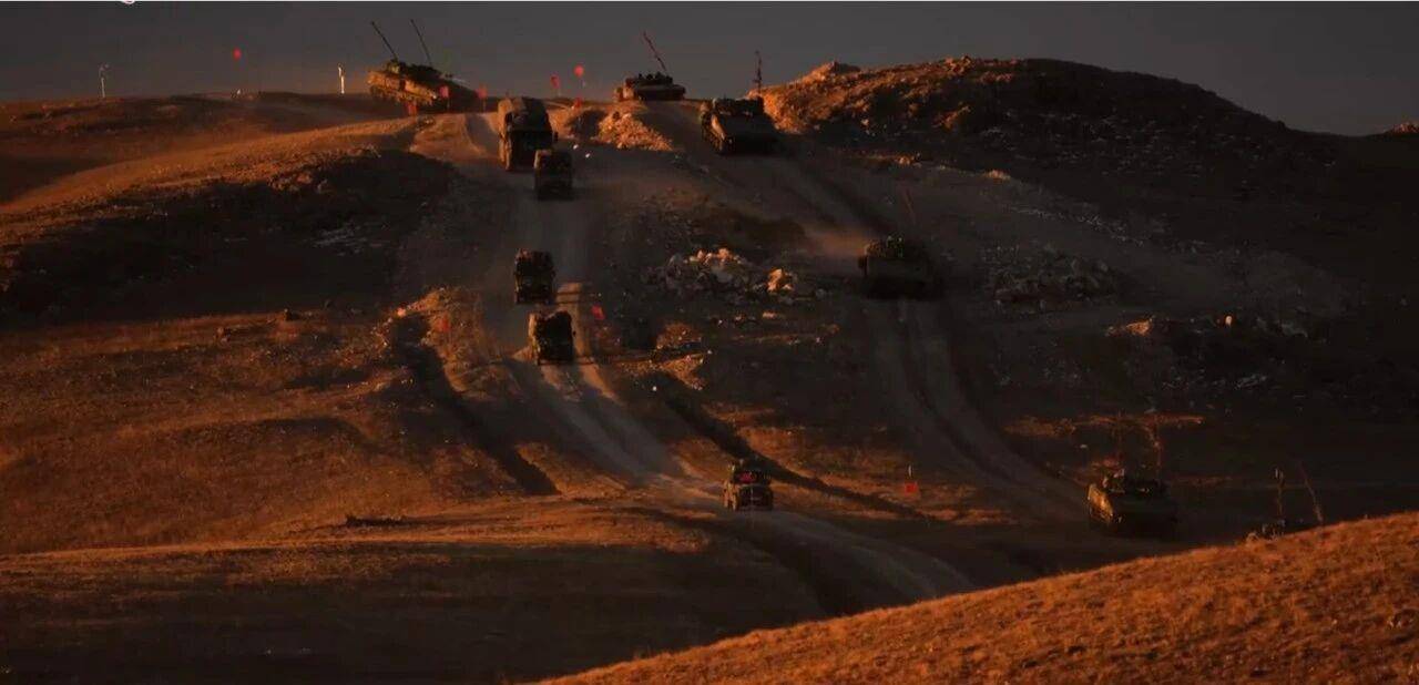 大场面！机器狗、无人机开路<strong></p>
<p>上海证券</strong>，实兵对抗演练画面公布