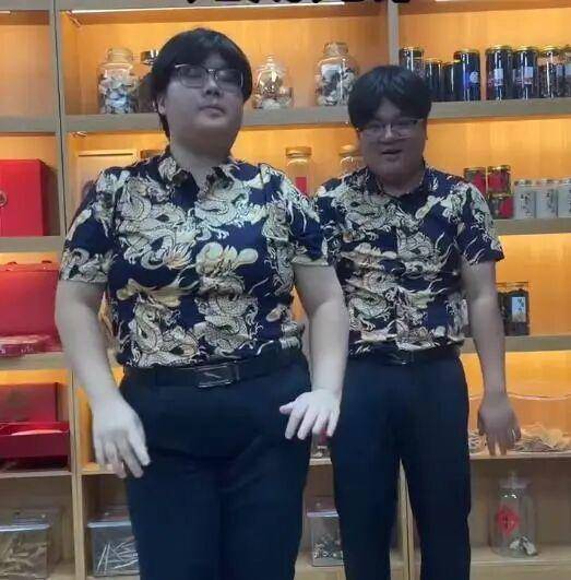 “史上最相似夫妻”被网友建议查下DNA<strong></p>
<p>上海证券</strong>，当事人：刚认识时不像，后来越长越像