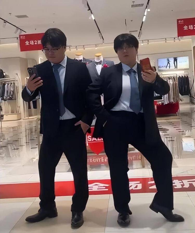 “史上最相似夫妻”被网友建议查下DNA<strong></p>
<p>上海证券</strong>，当事人：刚认识时不像，后来越长越像