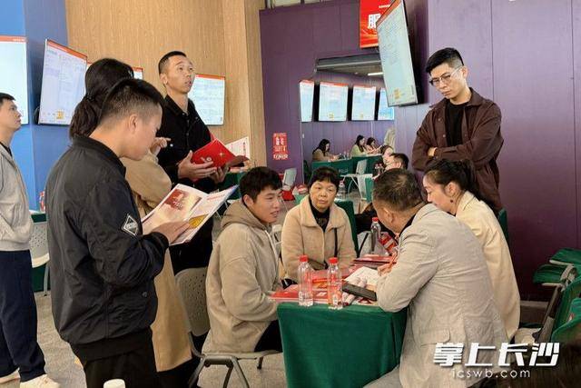 700余名退役军人及军属长沙求职<strong></p>
<p>中投证券易网厅</strong>,165人达成意向