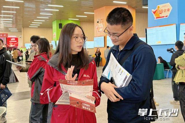 700余名退役军人及军属长沙求职<strong></p>
<p>中投证券易网厅</strong>,165人达成意向