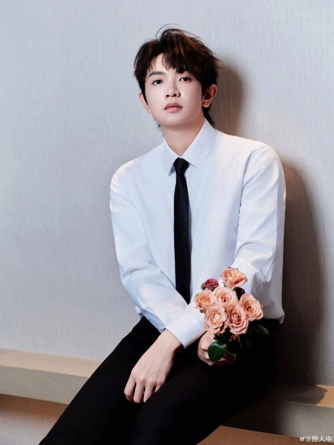 知名男歌手<strong></p>
<p>广发证券手机版just</strong>，杭州演唱会延迟50分钟，反手 “买一送一”：明年免费加场