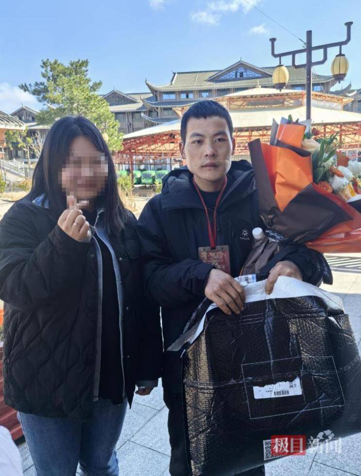 29岁女粉丝专程上山送礼物<strong></p>
<p>华融证券小微融</strong>,声称想做张家界荒野求生选手“刀疤哥”的老婆