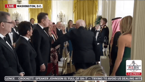 “特马”又同框<strong></p>
<p>华融证券小微融</strong>！马斯克现身白宫 出席特朗普与沙特王储晚宴