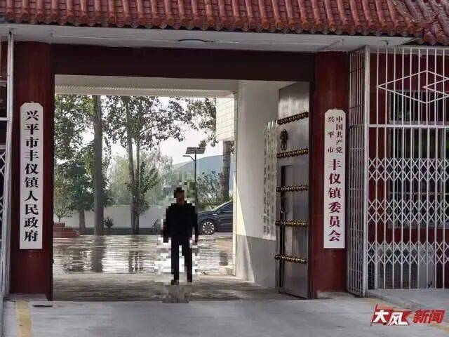 陕西兴平56岁女教师骑电动车“撞树枝”身亡<strong></p>
<p>华融证券小微融</strong>，交警判定担主责，家属提出诸多质疑，多方回应